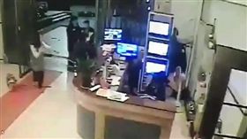 新北市,淡水,社區,中庭,車道,計程車,小黃,駕駛,毆人