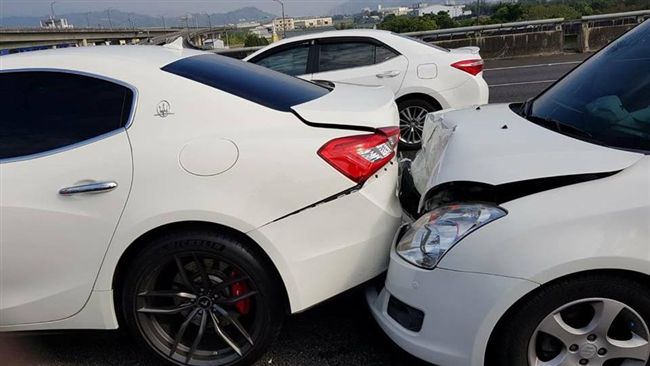日系車「碰」2超跑　網：這一生值了
