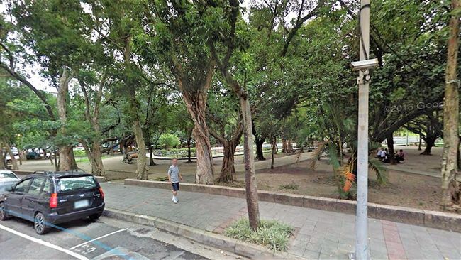 公園內抽菸被告發　他辱警還扯馬英九