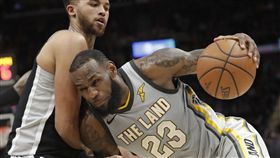 ▲詹姆斯切入籃下。（圖／美聯社／達志影像）