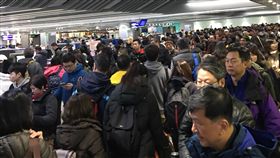 桃機106年旅客近4500萬人次  嚴重超載根據交通部民航局最新統計，桃園國際機場106年入出境旅客量高達近4500萬人次，嚴重超載。（民眾提供）中央社記者汪淑芬傳真　107年1月14日