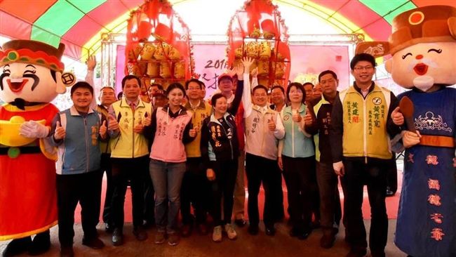 熱鬧花壇迎燈排　百年民俗展魅力