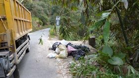 垃圾堆（圖／翻攝自南投縣埔里鎮清潔隊臉書）
https://www.facebook.com/puli.ept/photos/a.479242892124437.1073741825.244275822287813/479243192124407/?type=3&theater