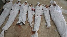 敘利亞首都大馬士革附近的東古塔區遭轟炸，許多無辜百姓、孩童慘死（圖／翻攝自推特）