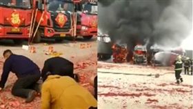 卡車前放鞭炮祈福　結果火燒車GG啦　圖／翻攝自微博