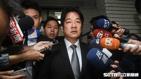 反年改團體27日立法院外衝突抗議，行政院長賴清德在霹靂小組護送下進入立法院。 圖／記者林敬旻攝