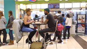 人體彩繪,交友軟體,裸體,約會,網友,坦誠相見,美國,模特兒,實驗／翻攝自YouTube