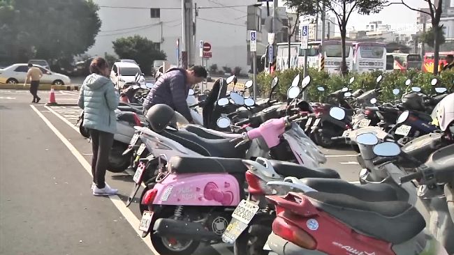 男偷電瓶試車　他好心幫推車也被當賊