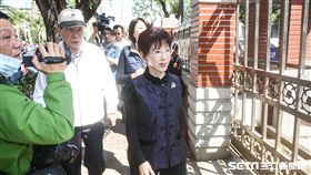 前國民黨主席洪秀柱探視反年改抗議群眾。 圖／記者林敬旻攝