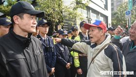 反年改抗議民眾在鎮江街外和警方對峙 圖／記者林敬旻攝