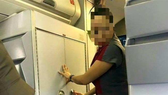 酸空姐是阿嬤級　遭砲轟更被抓包盜圖