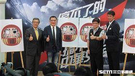 ▲世大運女足代表隊總教練柳樂雅幸（右起）、體育署競技處長洪志昌、足協理事長林湧成與贊助廠商山葉機車副總經理高晴珀共同出席記者會。（圖／記者蕭保祥攝）