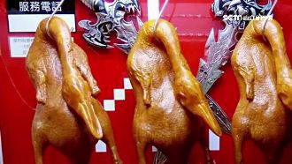 娃娃機「烤鴨」仿真　客誤會過年加菜