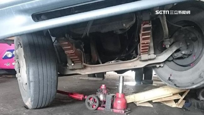 悚！貨車突暴衝　維修員遭碾斃吐血亡