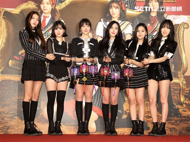 韓國女團GFRIEND獨家進棚MTV「我愛偶像」（由左至右）信飛、銀河、睿隣、所願、嚴智、裕珠。（記者邱榮吉/攝影）