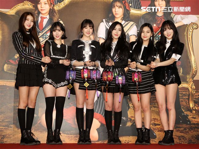 韓國女團GFRIEND獨家進棚MTV「我愛偶像」（由左至右）信飛、銀河、睿隣、所願、嚴智、裕珠。（記者邱榮吉/攝影）