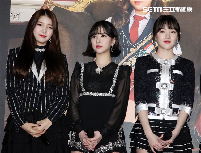 韓國女團GFRIEND獨家進棚MTV「我愛偶像」（由左至右）信飛、銀河、睿隣、所願、嚴智、裕珠。（記者邱榮吉/攝影）