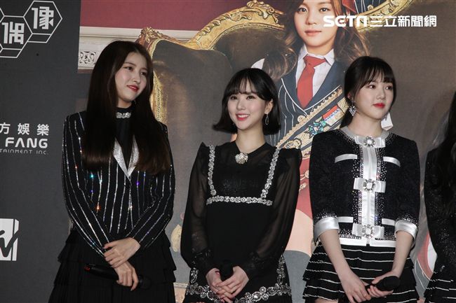 韓國女團GFRIEND獨家進棚MTV「我愛偶像」（由左至右）信飛、銀河、睿隣、所願、嚴智、裕珠。（記者邱榮吉/攝影）