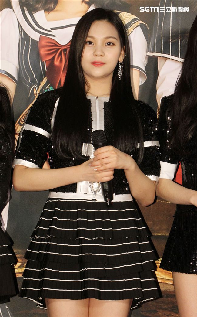 韓國女團GFRIEND成員嚴智。（記者邱榮吉/攝影）