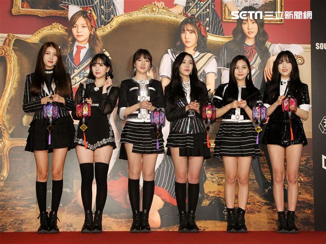 韓國女團GFRIEND獨家進棚MTV「我愛偶像」（由左至右）信飛、銀河、睿隣、所願、嚴智、裕珠。（記者邱榮吉/攝影）