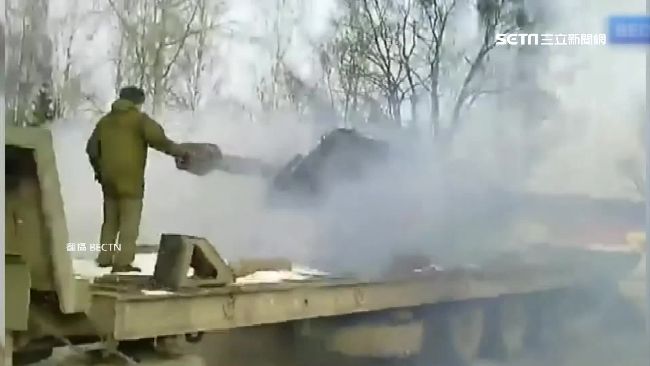 俄羅斯自走砲翻覆　軍武強國糗翻天