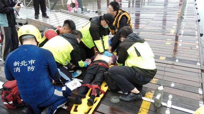 忠孝碼頭驚傳落水　婦人命危送醫