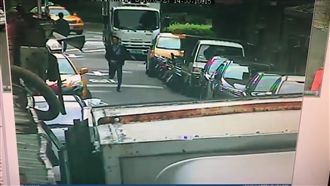 松菸槍手畫面曝光　開槍後奔跑上車