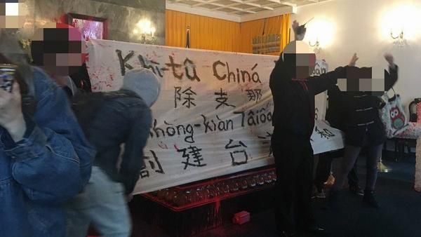 蔣靈柩遭潑漆　藍籲政府制裁錯誤行為