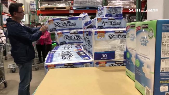 提前1小時排隊　美式賣場瘋搶衛生紙