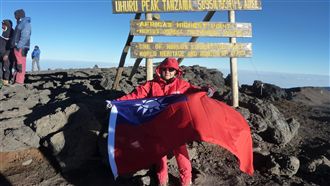 8旬嬤日跑7公里　還登頂非洲最高峰