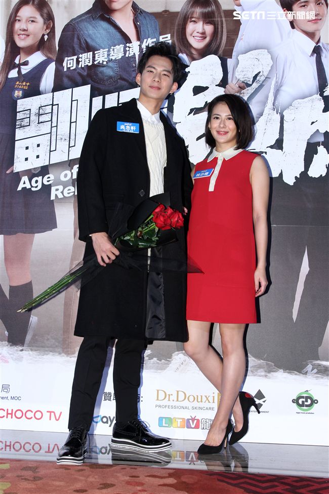 「翻牆的記憶」演員吳念軒、姚亦晴。（記者邱榮吉/攝影）