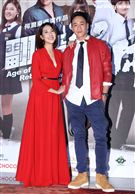 「翻牆的記憶」男女主角何潤東、楊晴。（記者邱榮吉/攝影）