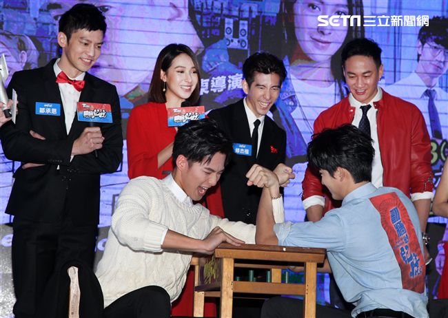 何潤東導演的校園新戲「翻牆的記憶」演員。（記者邱榮吉/攝影）