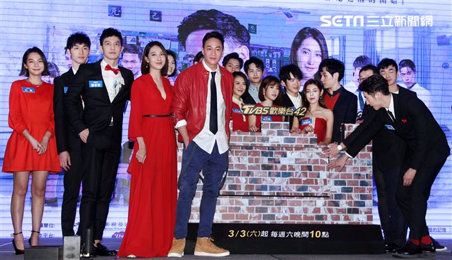 何潤東導演的校園新戲「翻牆的記憶」演員。（記者邱榮吉/攝影）