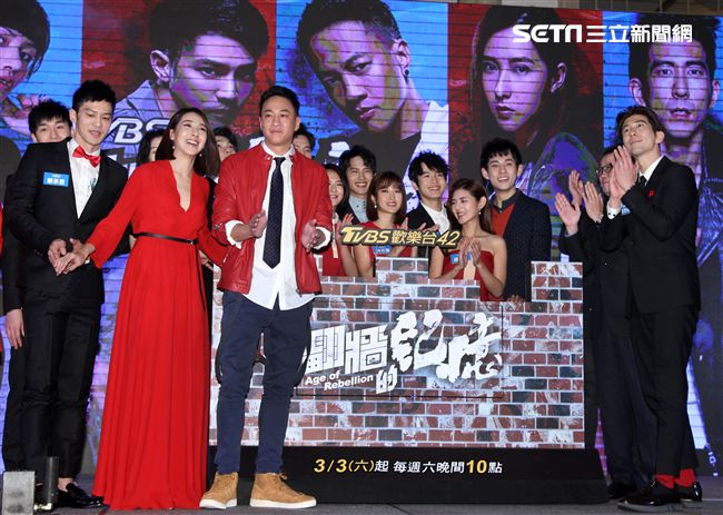 何潤東導演的校園新戲「翻牆的記憶」演員。（記者邱榮吉/攝影）