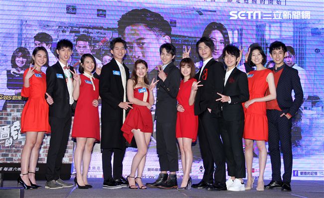 何潤東導演的校園新戲「翻牆的記憶」演員。（記者邱榮吉/攝影）