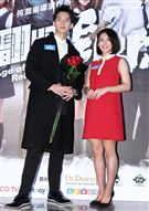 「翻牆的記憶」演員吳念軒、姚亦晴。（記者邱榮吉/攝影）