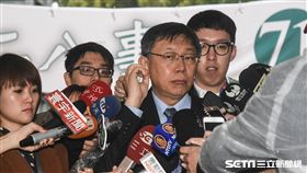 台北市長柯文哲參觀二二八紀念館並題字留言「願仇恨不再發生」。 圖／記者林敬旻攝