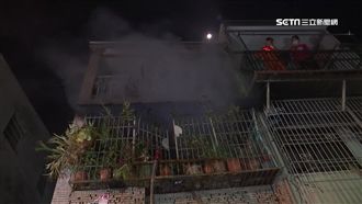 廚房起火延燒　雜物太多婦困2樓陽台