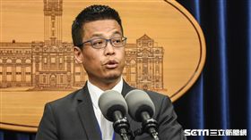 總統府發言人黃重諺23日宣布國安首長人事案。 圖／記者林敬旻攝