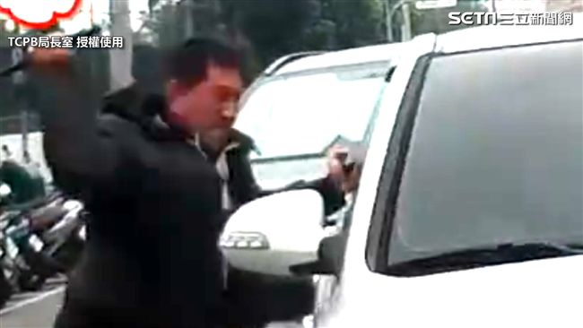 影／霸氣！詐騙車手拒捕　警破窗逮人