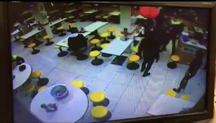 醉漢併桌聊天被問職業　竟暴怒毆人