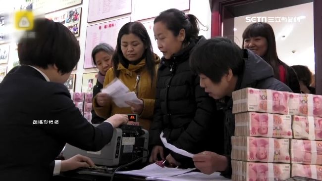 農村賣地成土豪　車商開名車擺攤搶客