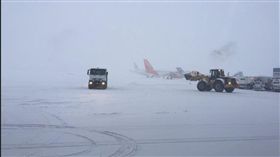 寒流發威，日內瓦機場關閉（圖／翻攝自推特）