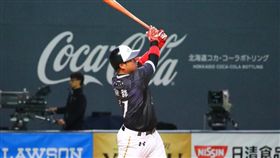 ▲Lamigo強打林泓育在札幌交流賽擊出二壘打。（圖／Lamigo球團提供）