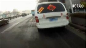 救護車,大陸,西安,塞車,警笛,闖紅燈　圖／翻攝自看看新聞