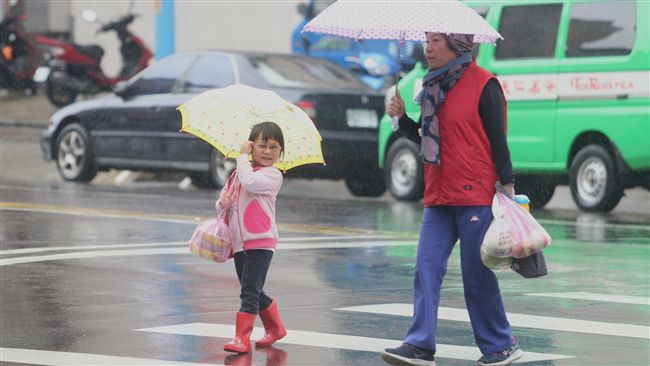 對流旺盛！大台北、綠島防冰雹雷擊