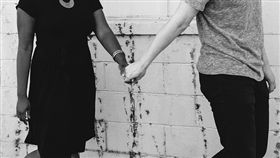 情侶、牽手、交往、戀人／pixabay