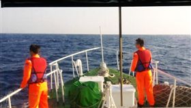 印尼籍漁工七美海域落海失蹤　海空搜尋澎湖籍「德興益2號」漁船日前自興達港出海，駛往澎湖七美海域作業，一名印尼籍漁工「阿德」不慎落海失蹤，海空搜尋單位正全力搜尋中。（澎湖海巡隊提供）中央社　107年3月2日