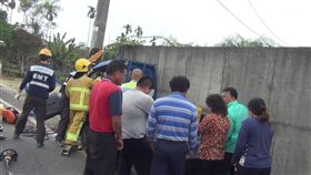 嘉義,車禍,受困,老翁,民進黨,張明達,陳柏麟,小貨車,電線桿